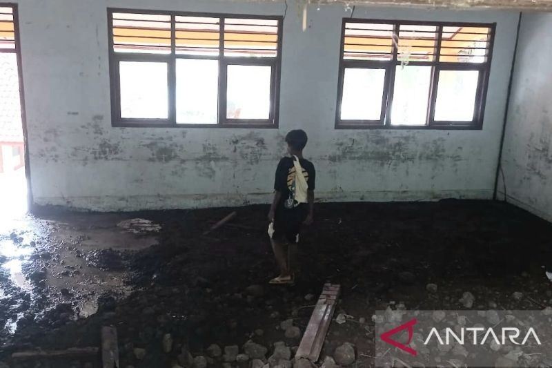 Banjir Bandang Rusak SMPN 2 Ambalawi, Bima: Belajar Tatap Muka Terhambat