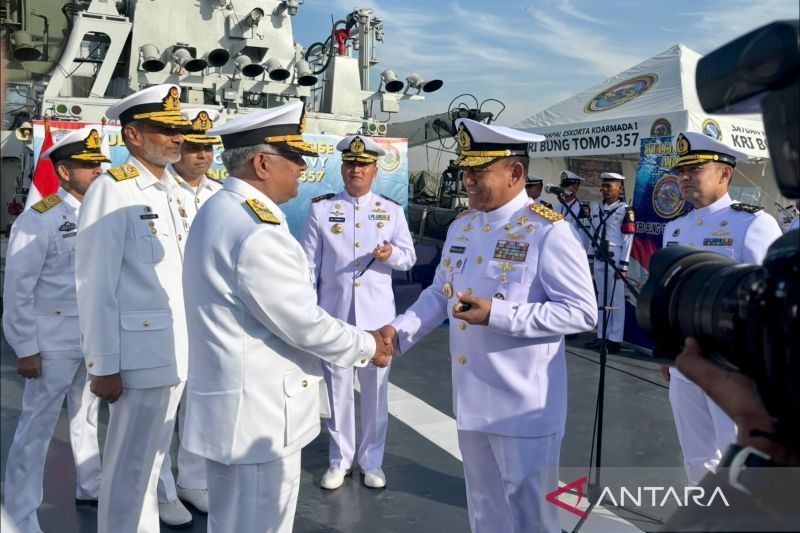 KSAL Pakistan Tinjau KRI Bung Tomo di Latihan AMAN 2025