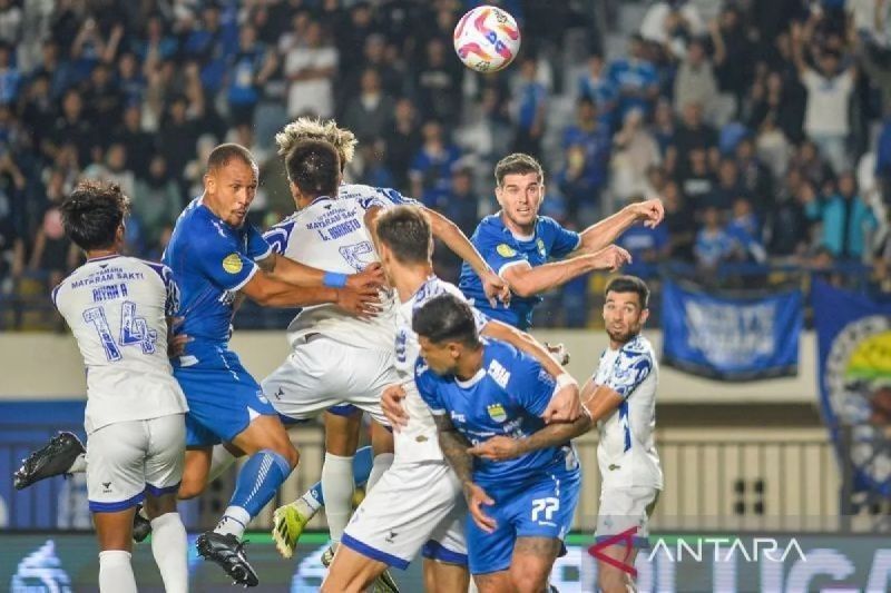 Persib Bandung Kokoh di Puncak Klasemen Liga 1