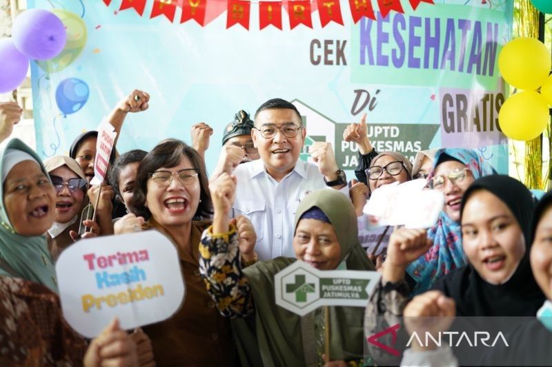 Wamen ATR/BPN Tinjau Program Cek Kesehatan Gratis di Bekasi