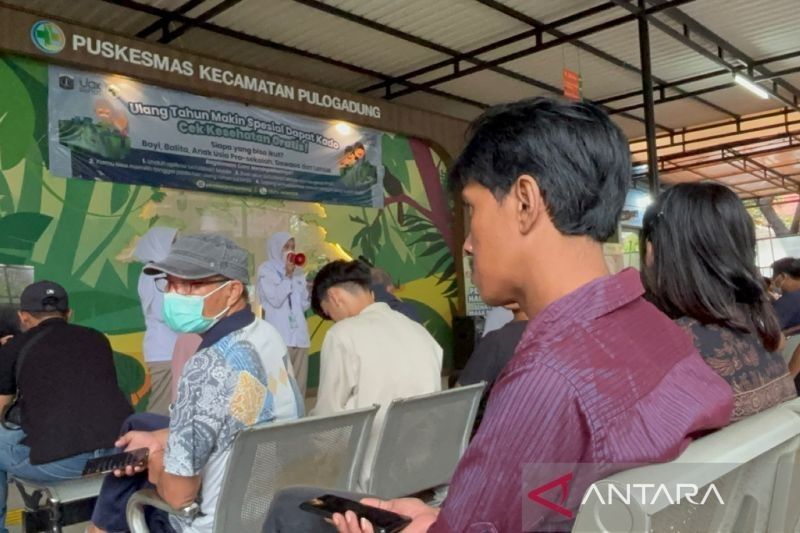 Pj Gubernur DKI Imbau Keluarga Dampingi Lansia Saat Cek Kesehatan Gratis