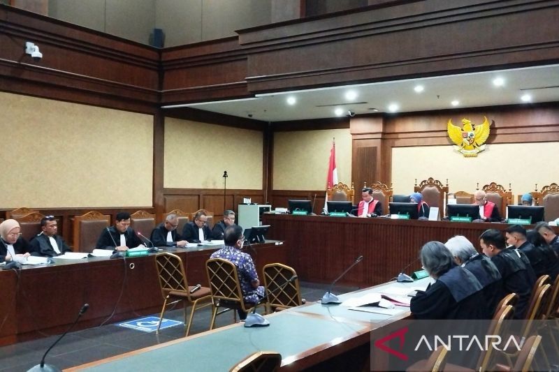 Mantan Kepala Badan Diklat Hukum MA Didakwa Bantu Suap Rp5 Miliar