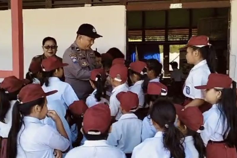 Polisi Bengkayang Cegah Bullying di Sekolah: Bangun Karakter dan Cinta Tanah Air