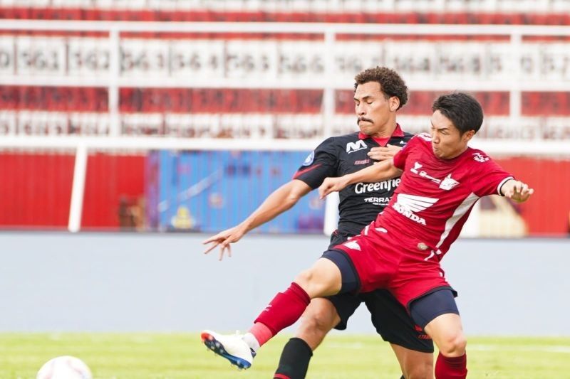 Lapangan Buruk Jadi Alasan Imbang PSM vs Arema, Pelatih Bernardo Tavares Kritik Fasilitas Liga 1