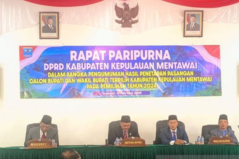 DPRD Mentawai Resmi Lantik Rinto Wardana-Jakop Saruguk sebagai Bupati dan Wakil Bupati Terpilih