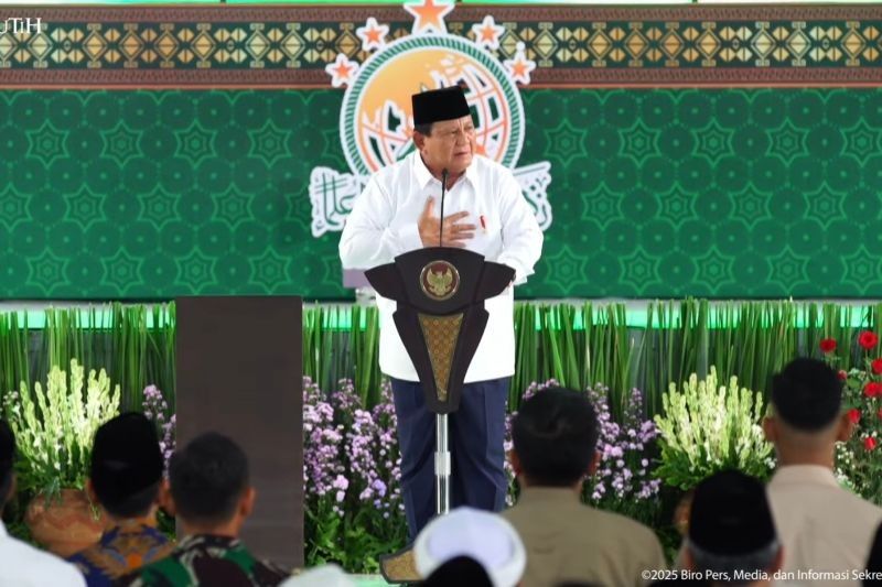 Prabowo Puji Kepemimpinan Khofifah: Berorientasi Rakyat dan Luar Biasa