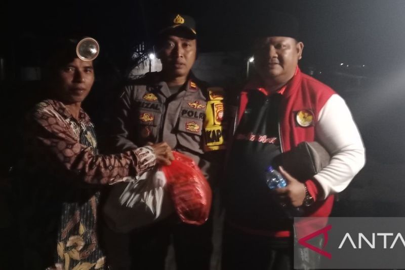 Polri dan TNI Salurkan Bantuan Banjir di Kubu Raya, Kalimantan Barat