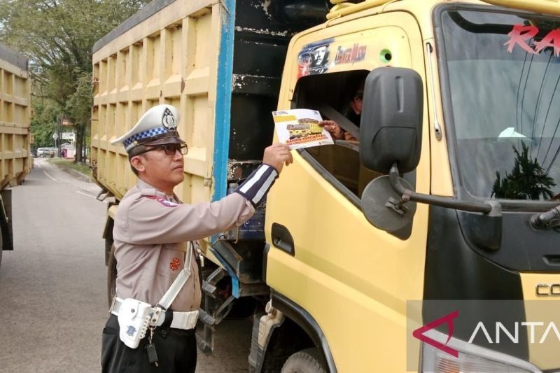 Polresta Palangka Raya Edukasi Sopir Truk: Keselamatan Jalan Prioritas Utama