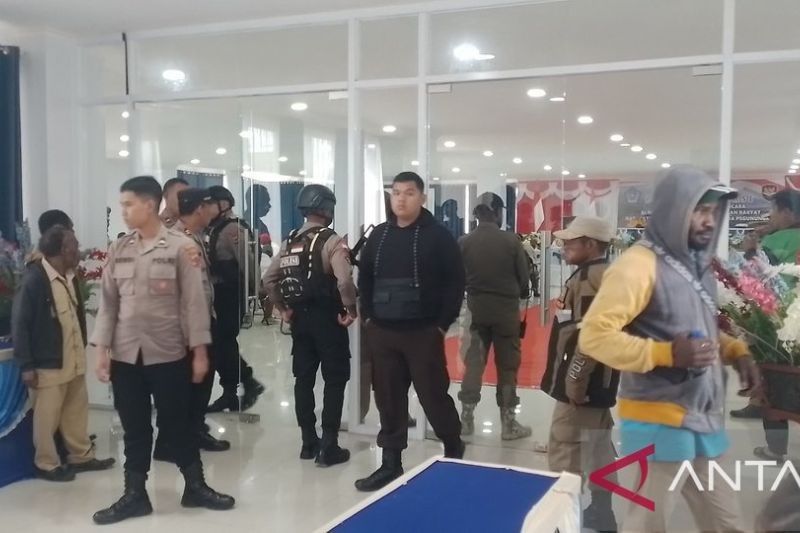 33 Personel Polres Jayawijaya Amankan Tes Tertulis Calon DPRK