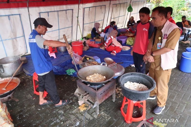 Dinsos Lombok Barat Sediakan 3.000 Porsi Makan Harian untuk Korban Banjir