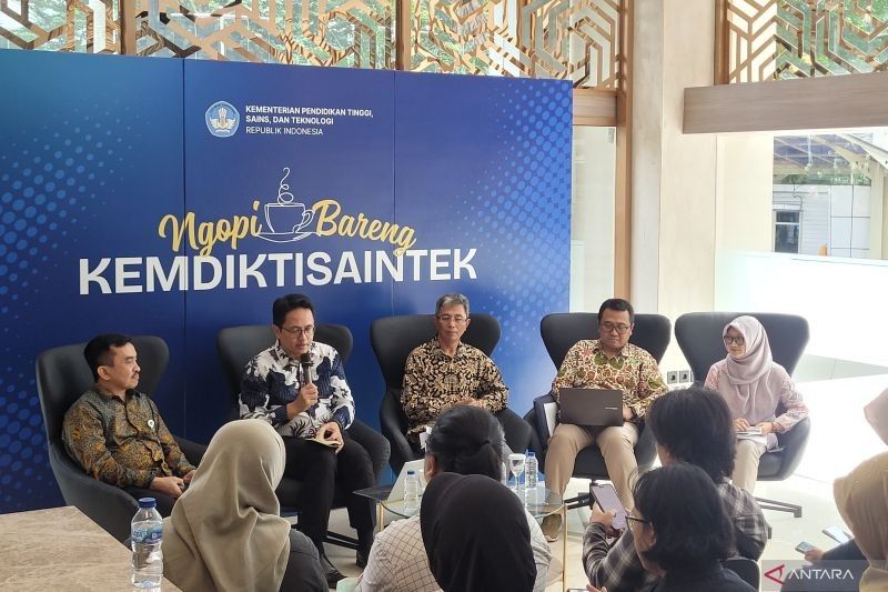 Kemdiktisaintek Ubah Strategi Riset: Fokus pada Masalah Nasional