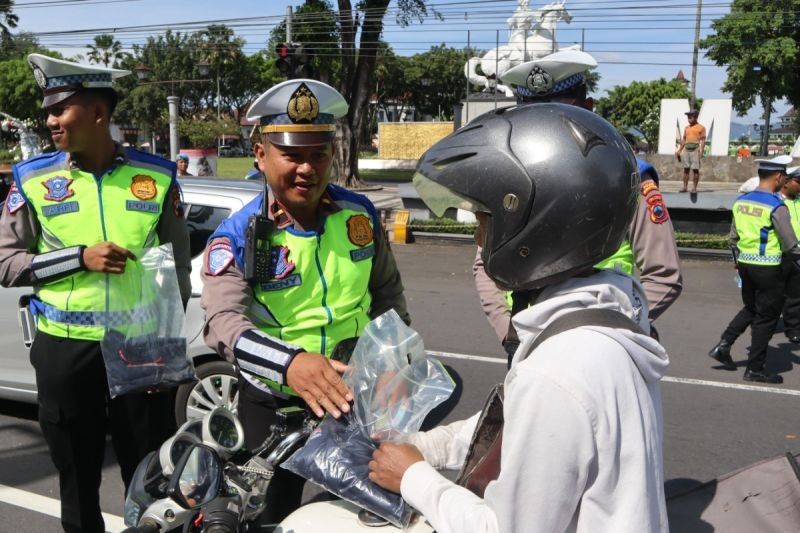 Polres Magelang Kota: Edukasi dan Hadiah untuk Keselamatan Berlalu Lintas