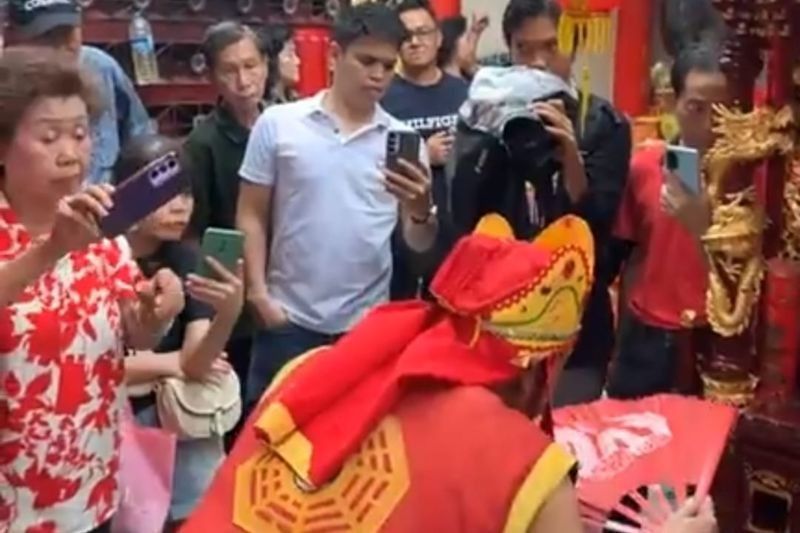 736 Tatung Bersihkan Kota Singkawang Jelang Cap Go Meh 2025