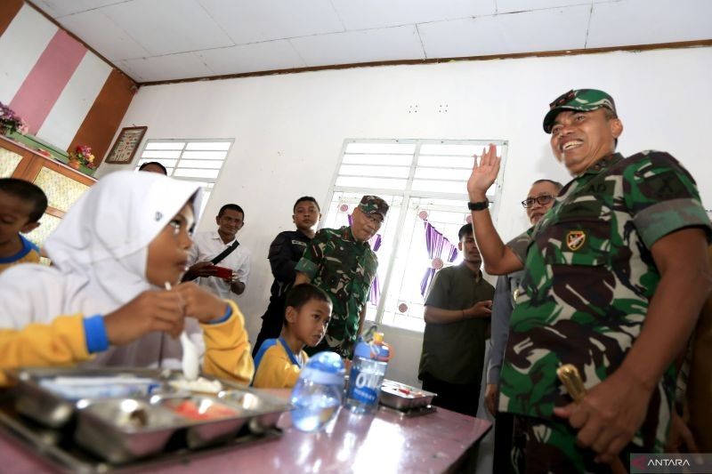 Pangdam XIII/Merdeka Tinjau Program MBG di Gorontalo: Dukungan TNI untuk Generasi Emas 2045