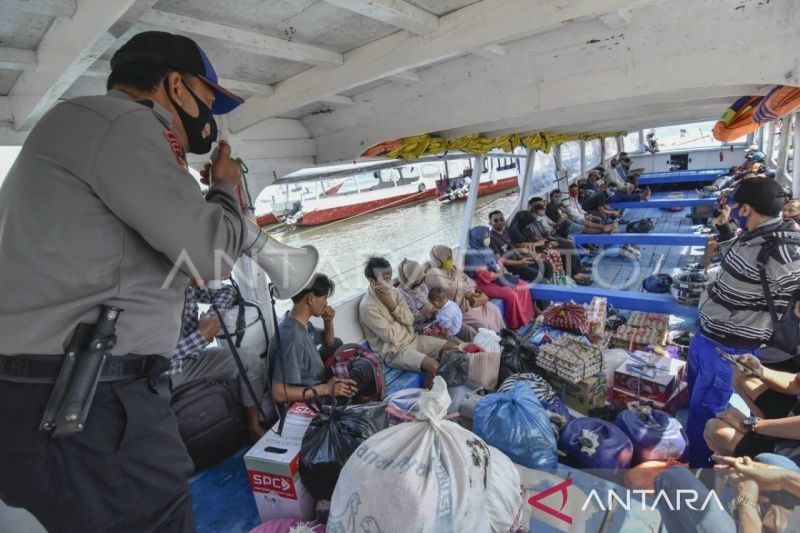 Cuaca Ekstrem Tutup Penyeberangan Kapal Cepat Bali-Lombok