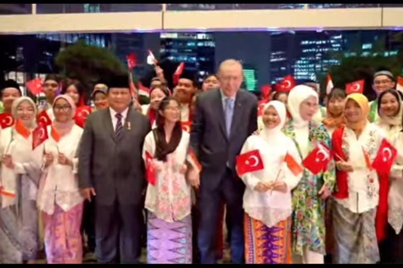 Anak-anak Indonesia Sambut Hangat Presiden Prabowo dan Erdogan