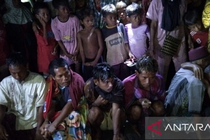 Delapan Penumpang Selamat Setelah Dua Perahu Terbalik di Sangiang, Bima