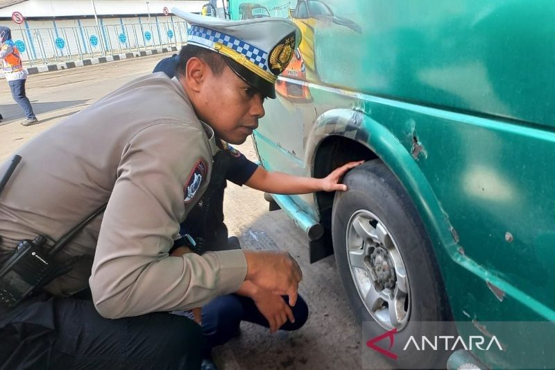 Razia Angkutan Umum Garut: Dua Kendaraan Tak Layak Operasi