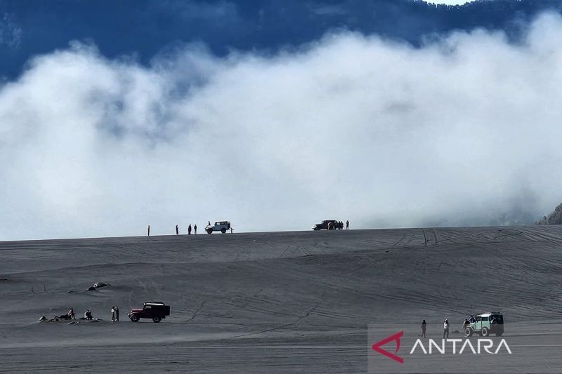 Jalur Menuju Gunung Bromo Kembali Normal Setelah Longsor