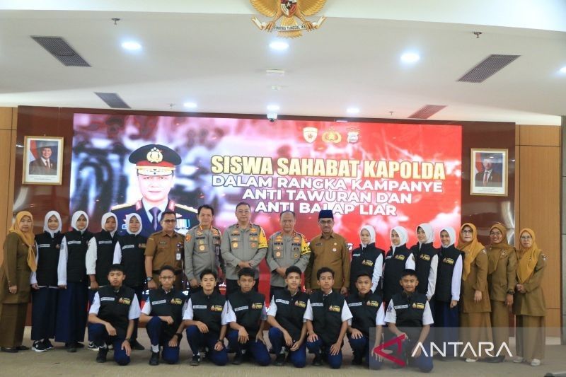 Kapolda Sumbar Luncurkan Program 'Siswa Sahabat Kapolda' Cegah Tawuran