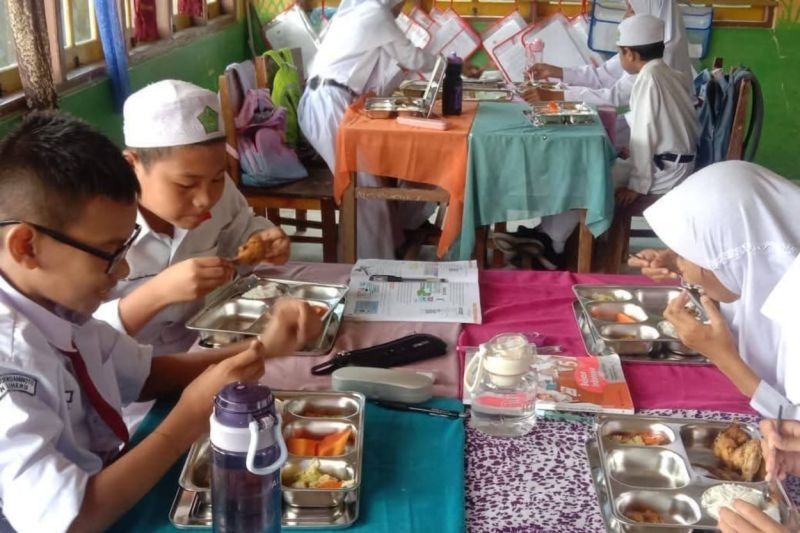 40 Sekolah di Ambon Terima Program Makan Bergizi Gratis