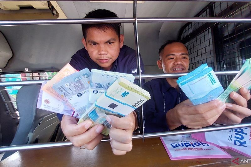 Rupiah Menguat, Tembus Rp16.359 per Dolar AS