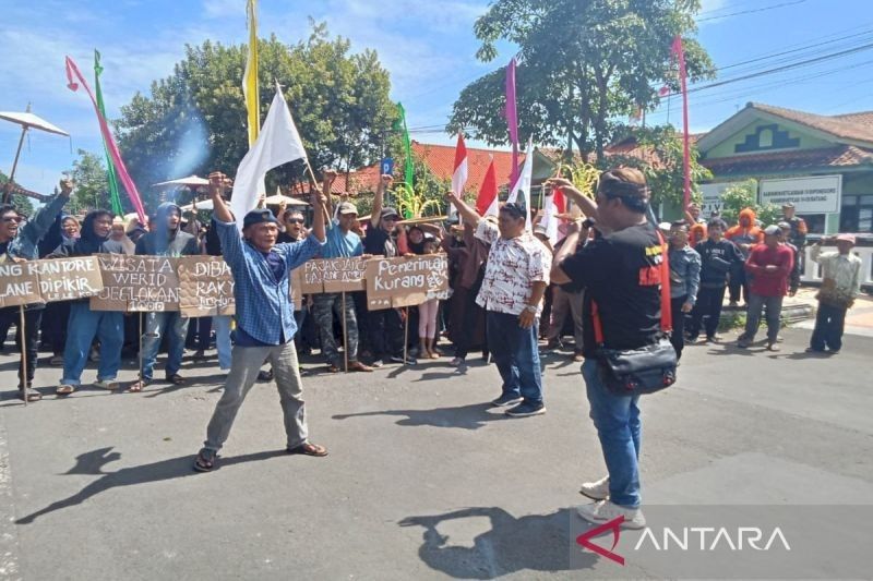 Polres Batang Amankan Demo Warga Tuntut Perbaikan Jalan Pantura