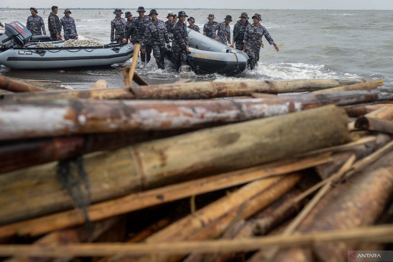 7 Personel TNI AL Kecelakaan saat Bongkar Pagar Laut Tangerang