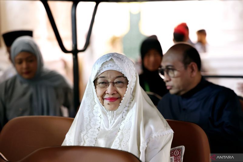 Megawati Doakan Bangsa Indonesia di Raudhah, Masjid Nabawi