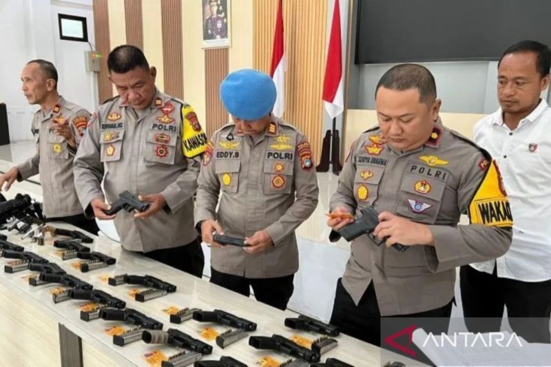 Polres Bangka Selatan Periksa Senjata Api Secara Berkala: Jaga Profesionalisme dan Keamanan