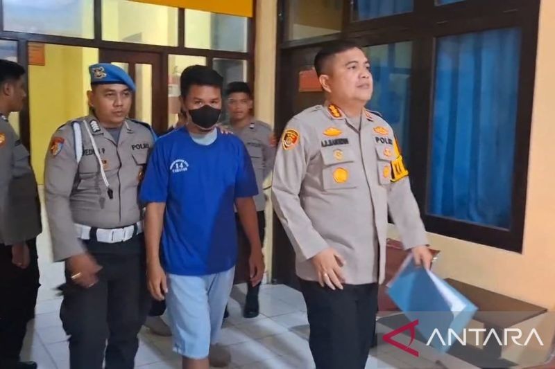 Polisi Kupang Tangkap Calo Tiket Kapal di Pelabuhan Tenau