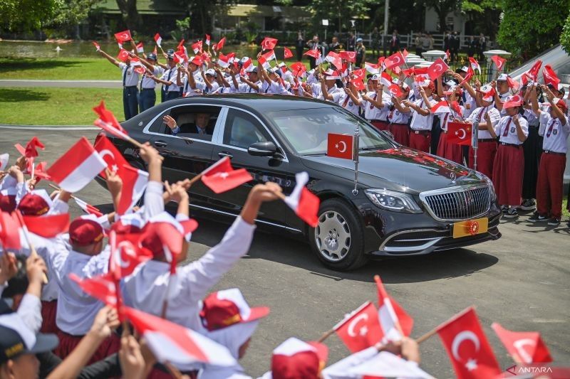 Erdogan Terharu Sambutan Hangat Rakyat Indonesia: Kunjungan Kenegaraan Bersejarah