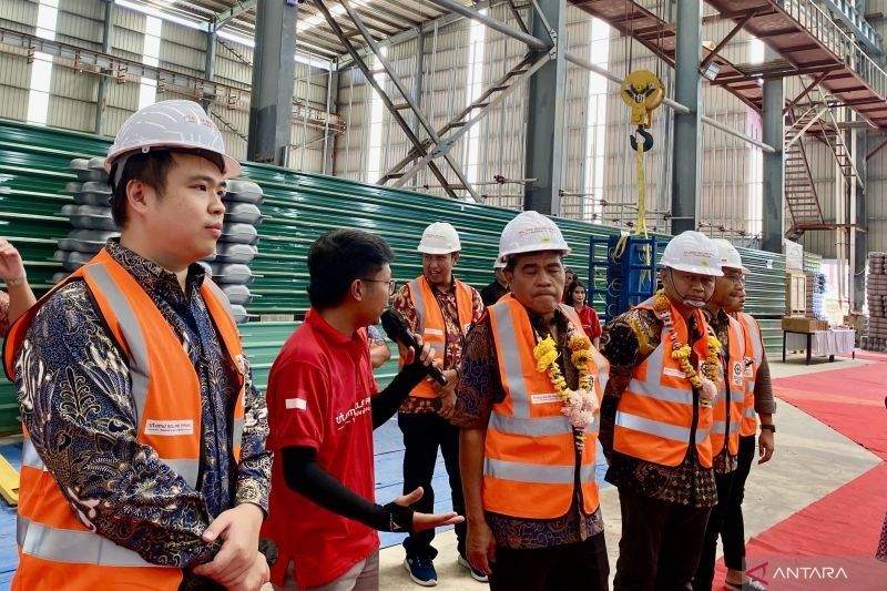 Pabrik Floater PLTS Terapung Diresmikan di Batam: Dorong Transisi Energi Terbarukan