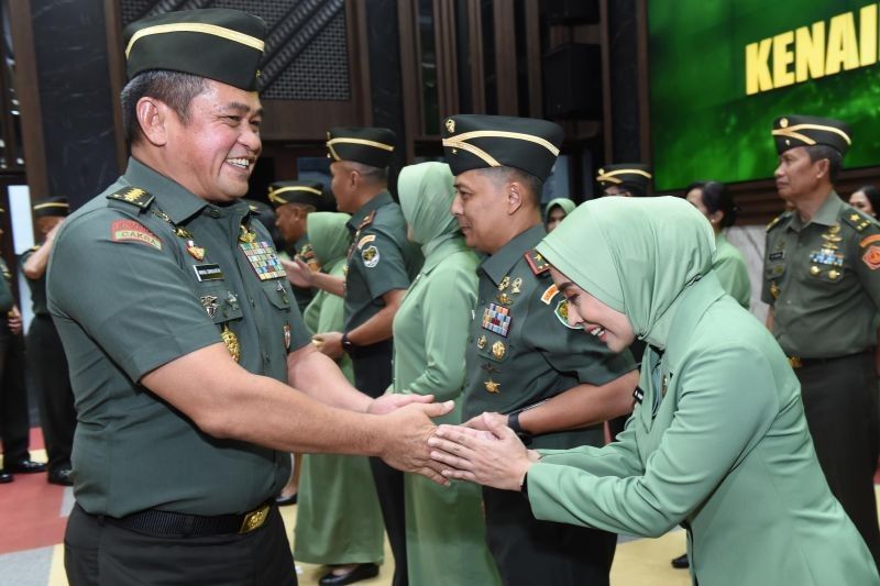 KSAD Maruli Simanjuntak Naikkan Pangkat 18 Perwira Tinggi TNI AD