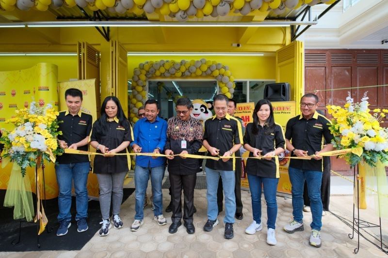 MR DIY Rayakan Toko ke-1000 di Bulukumba dengan Aksi Bersih Pantai