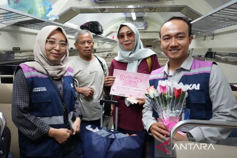 KAI Sumut Rayakan Valentine dengan Kejutan untuk Pelanggan Setia