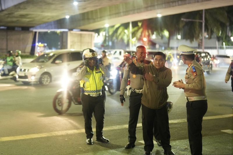 Kapolda Metro Jaya Tinjau Tim Urai Kemacetan Jakarta, Tekankan Disiplin Pengendara