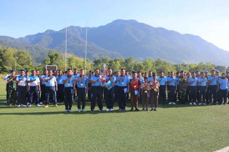 Lanud Silas Papare Raih Piala Kontingen Terbaik Pencak Silat Paku Bumi Open