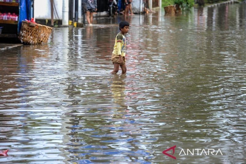 Banjir Lebak: Hujan Deras Rendam Pemukiman Warga Rangkasbitung