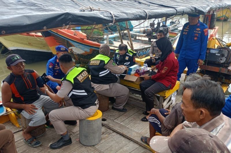 Polres Cirebon Kota Luncurkan Klinik Apung: Layanan Kesehatan Gratis untuk Nelayan Pesisir