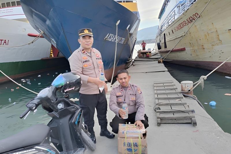 Polisi Gencar Razia Miras di Pelabuhan Luwuk, Amankan Puluhan Botol Cap Tikus