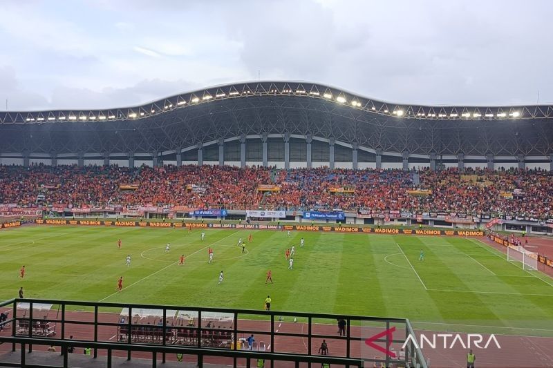 Persija Tumbangkan Persib 2-0 di Babak Pertama: Almeida dan Andika Jadi Pahlawan