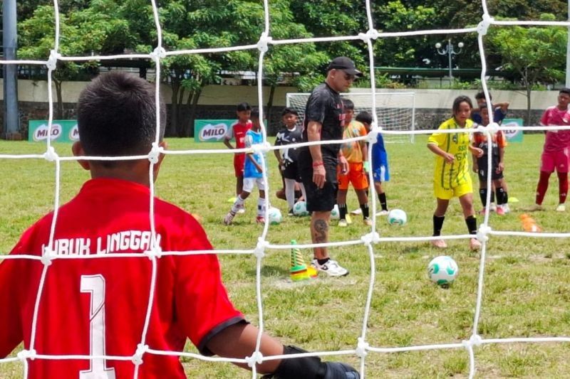 El Loco Latih Calon Bintang Sepak Bola Muda di Milo National Championship 2025