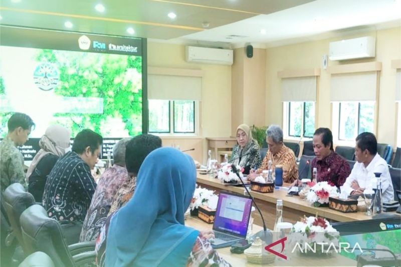 Menteri LH Tekankan Pengelolaan Sampah di Konservasi Mangrove Kotabaru