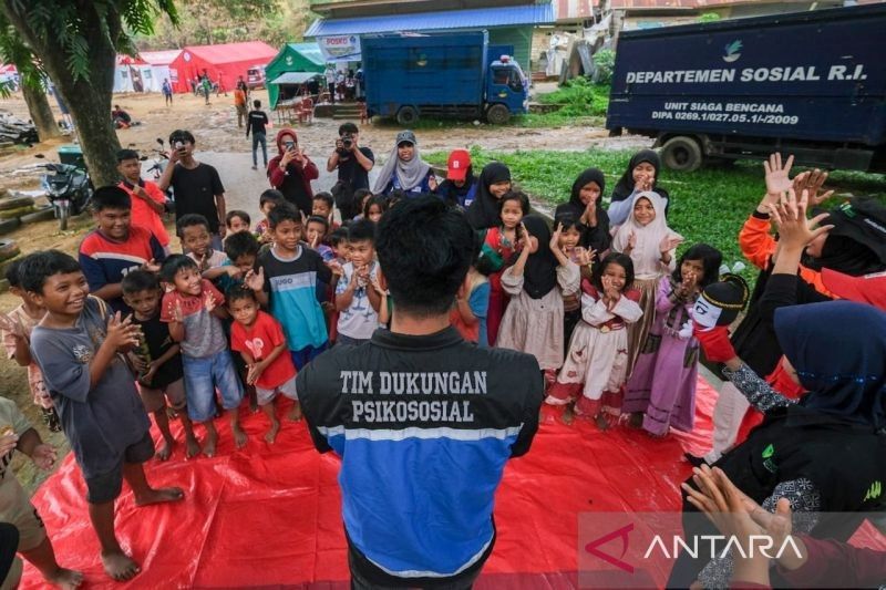 Trauma Healing untuk Anak Korban Kebakaran TPA Kendari