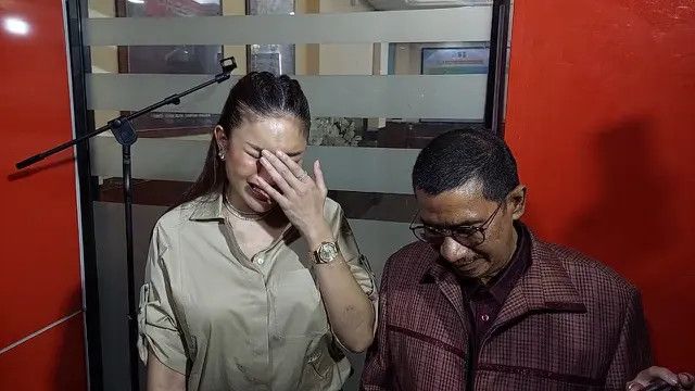 Nikita Mirzani Bongkar Lolly Minum Air Keran dan Makan-makanan Bekas saat Pacaran dengan Vadel Badjideh