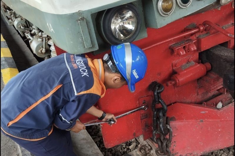 KA Logawa Tabrak Dump Truk di Jember, Satu Orang Tewas