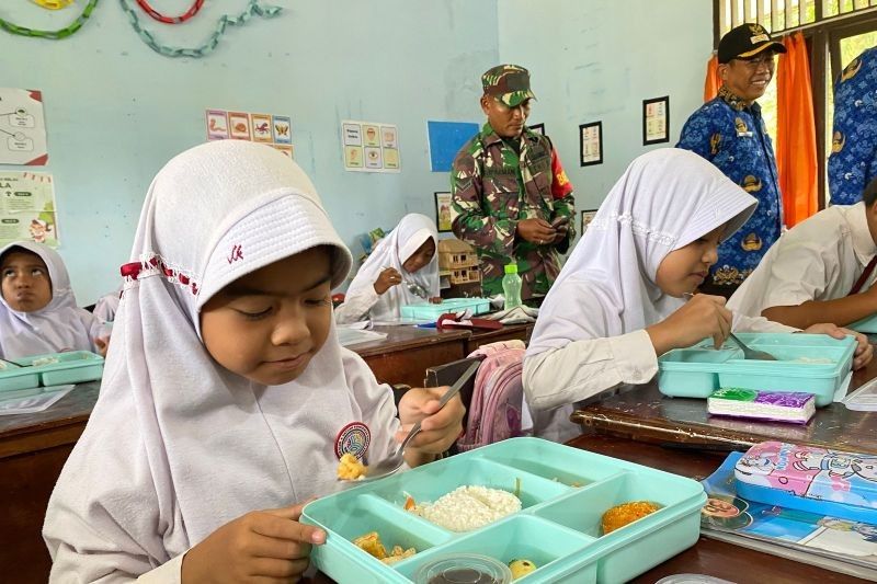 Singkawang Luncurkan Program Makan Bergizi Gratis di 18 Sekolah