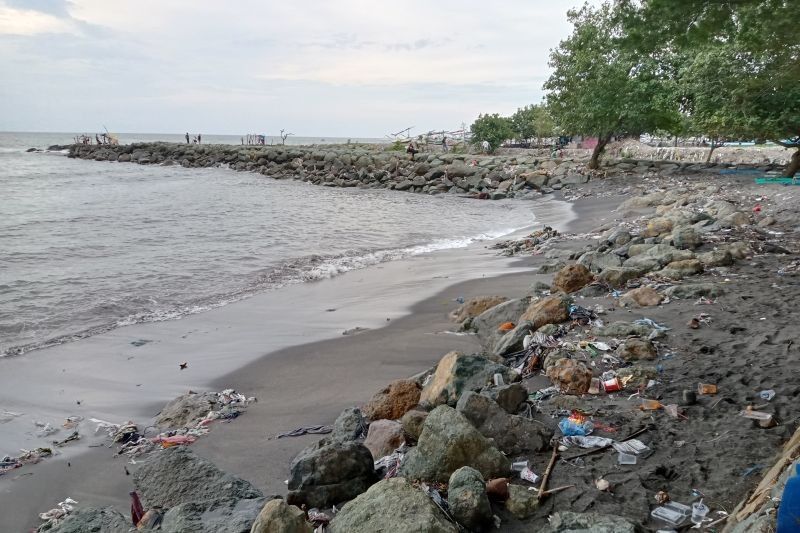 Pemkot Mataram Selesaikan Tanggul Darurat Cegah Abrasi Pantai