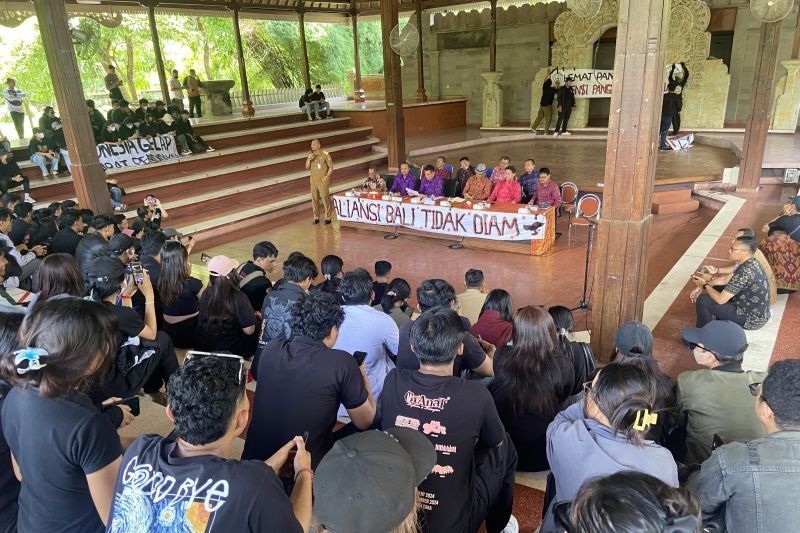 Mahasiswa Bali Sukses Desak DPRD Terkait Efisiensi Anggaran Pendidikan